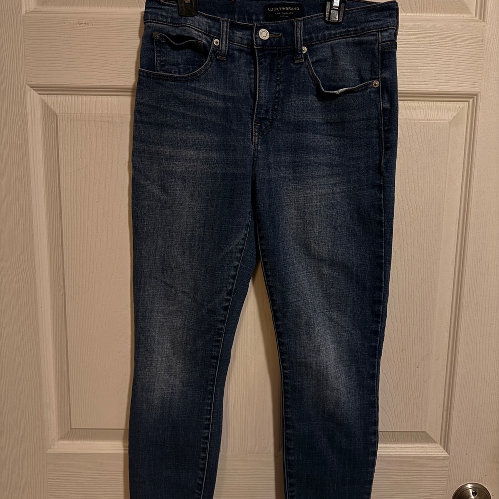Lucky Brand Women’s Size 6 Mid Rise Capri Light Blue Wash Stretch Denim Jeans